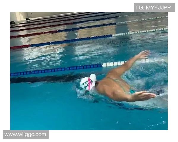 蝶泳基本技巧详解及提高技巧的有效方法与训练建议