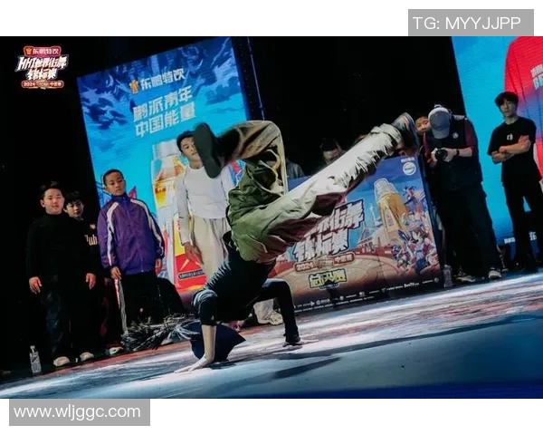 南京街舞队在世界攀岩锦标赛中以81分领先其他队伍展现强大实力